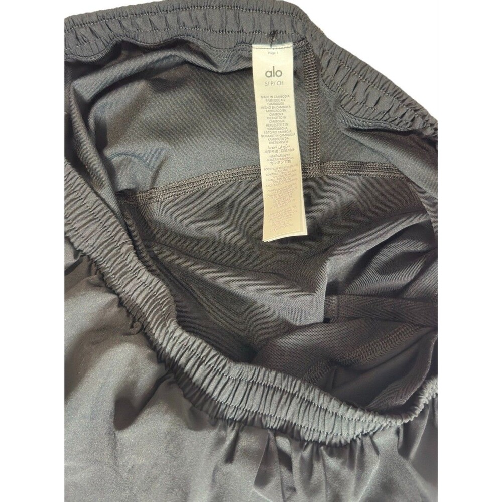 Alo Yoga Mesh Front Runner 2 in 1 Capri Leggings Shorts Black S NWT - Picture 11 of 11